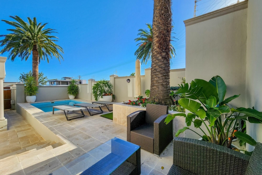 6 Bedroom Property for Sale in Fresnaye Western Cape